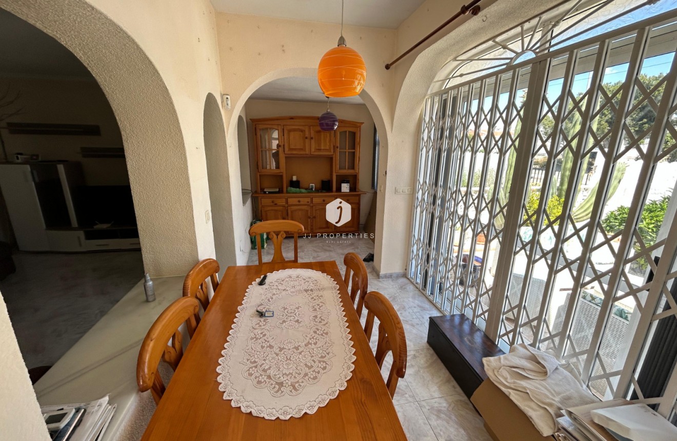 Resale - Chalet -
Torrevieja - Costa Blanca