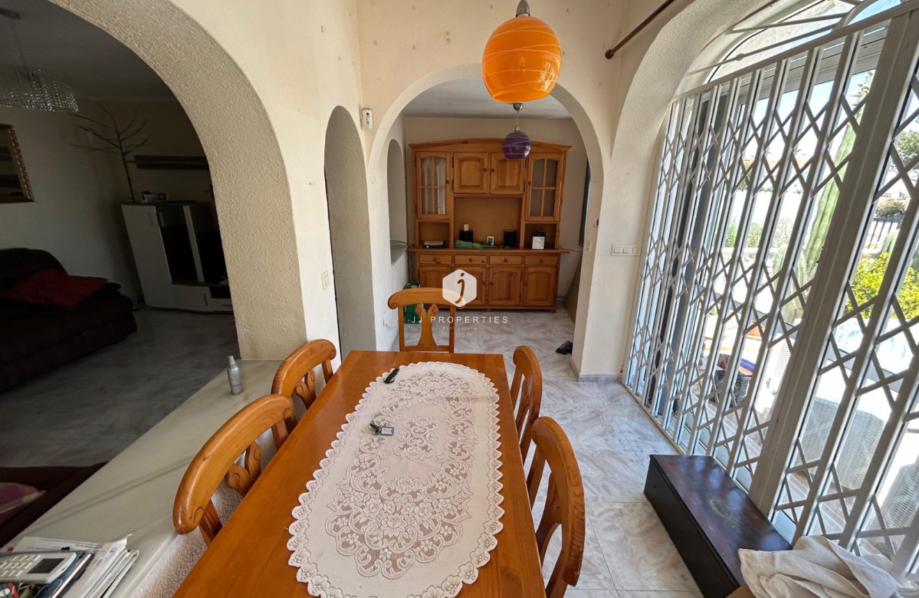 Resale - Chalet -
Torrevieja - Costa Blanca