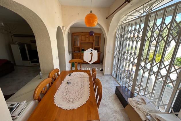 Resale - Chalet -
Torrevieja - Costa Blanca