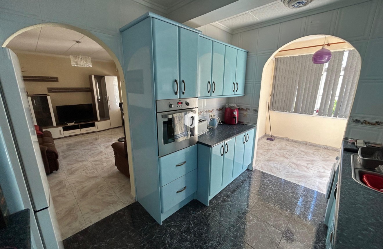 Resale - Chalet -
Torrevieja - Costa Blanca