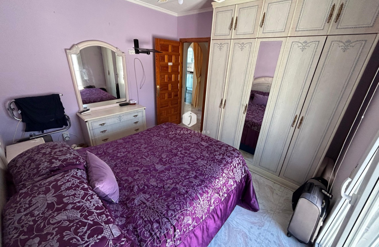 Resale - Chalet -
Torrevieja - Costa Blanca