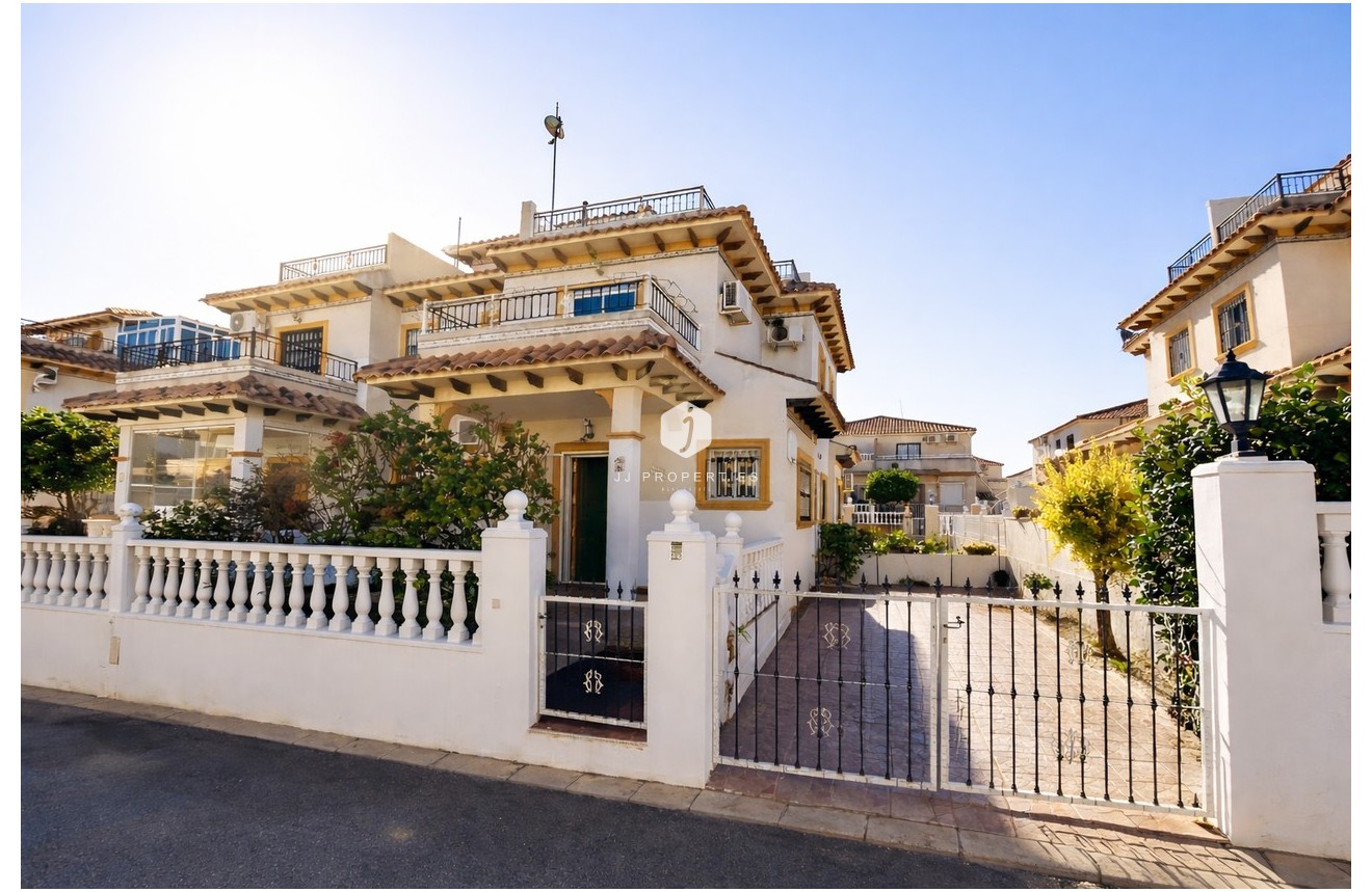 Resale - Chalet -
Cabo Roig - Costa Blanca