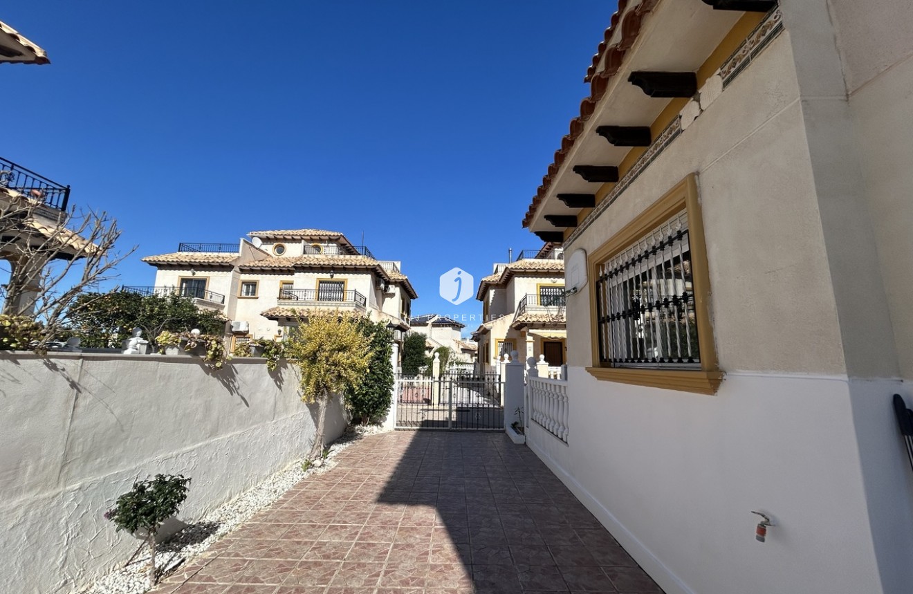 Resale - Chalet -
Cabo Roig - Costa Blanca