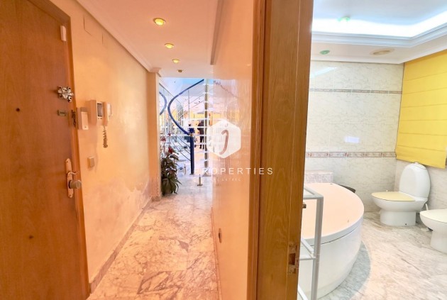 D'occasion - Attique -
Torrevieja - Centro