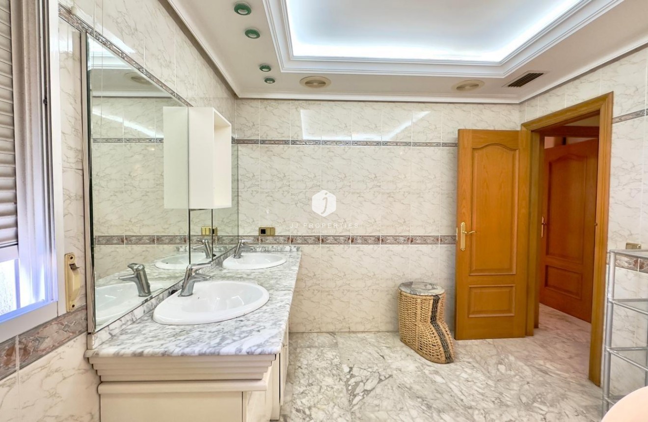 D'occasion - Attique -
Torrevieja - Centro