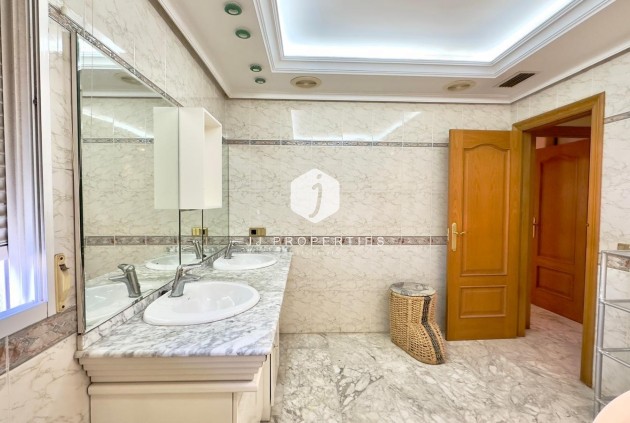 D'occasion - Attique -
Torrevieja - Centro