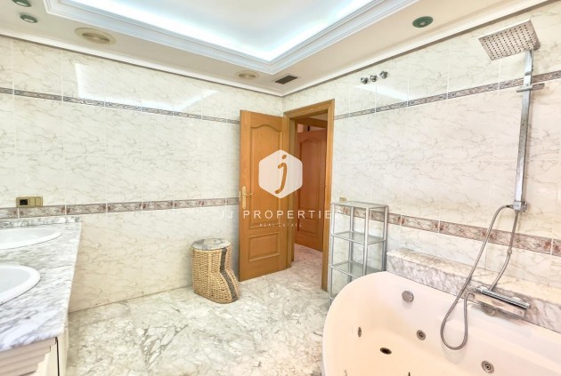 D'occasion - Attique -
Torrevieja - Centro