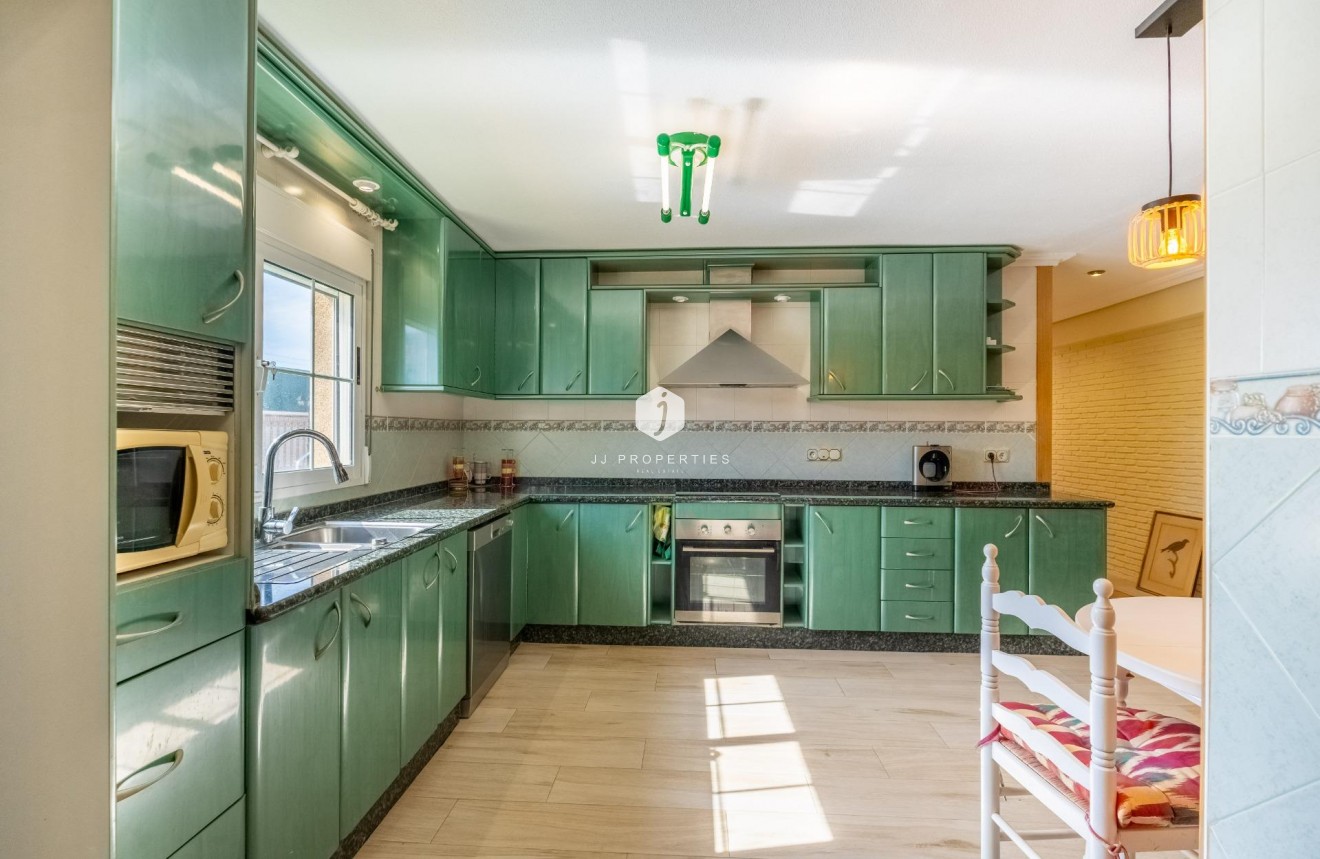 Resale - Villa -
Torrevieja - El chaparral