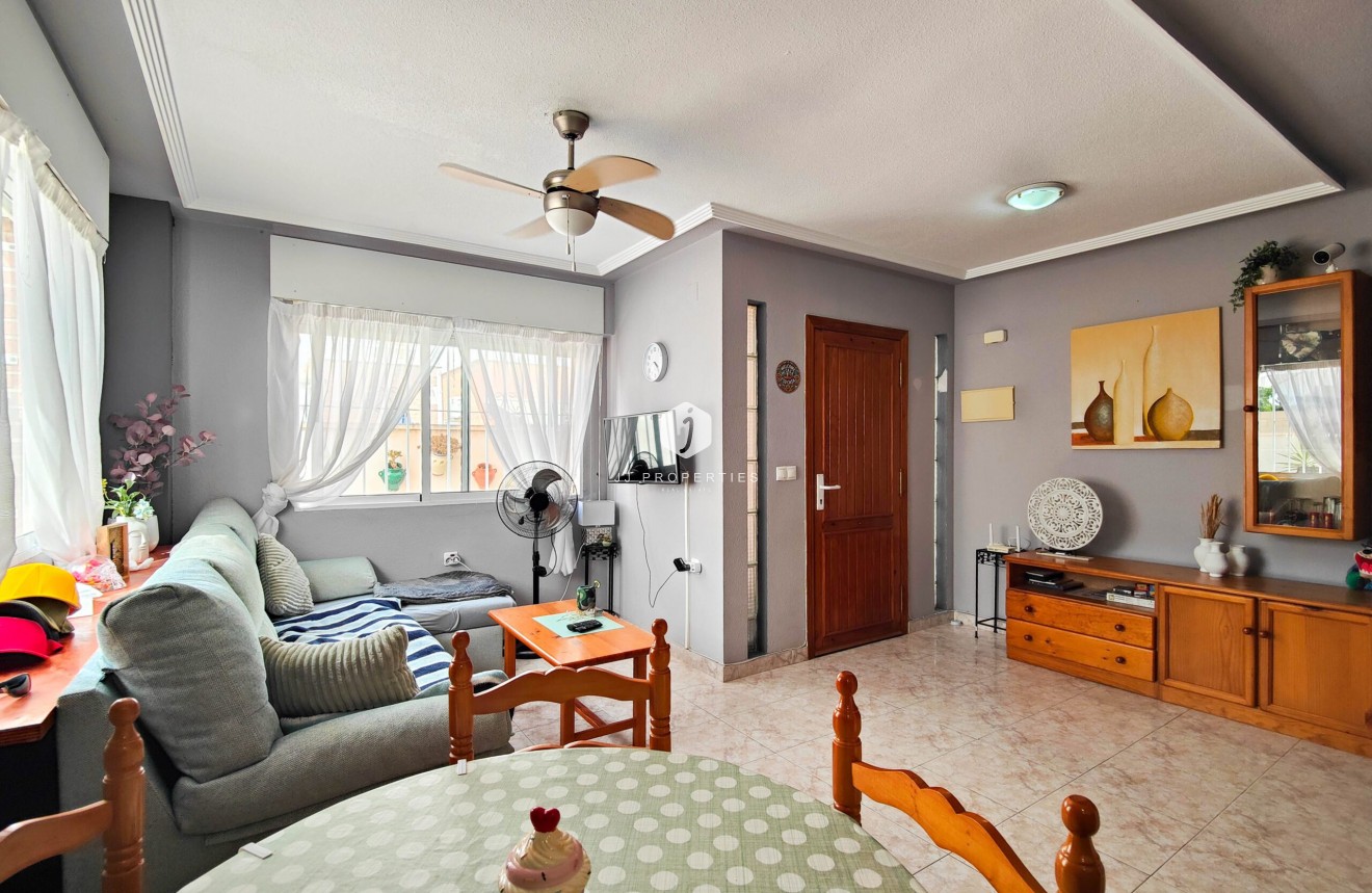 Resale - Chalet -
Orihuela Costa - Costa Blanca