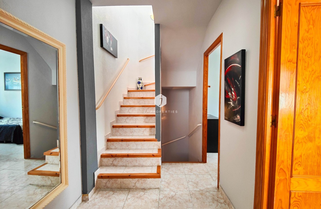 Resale - Chalet -
Orihuela Costa - Costa Blanca