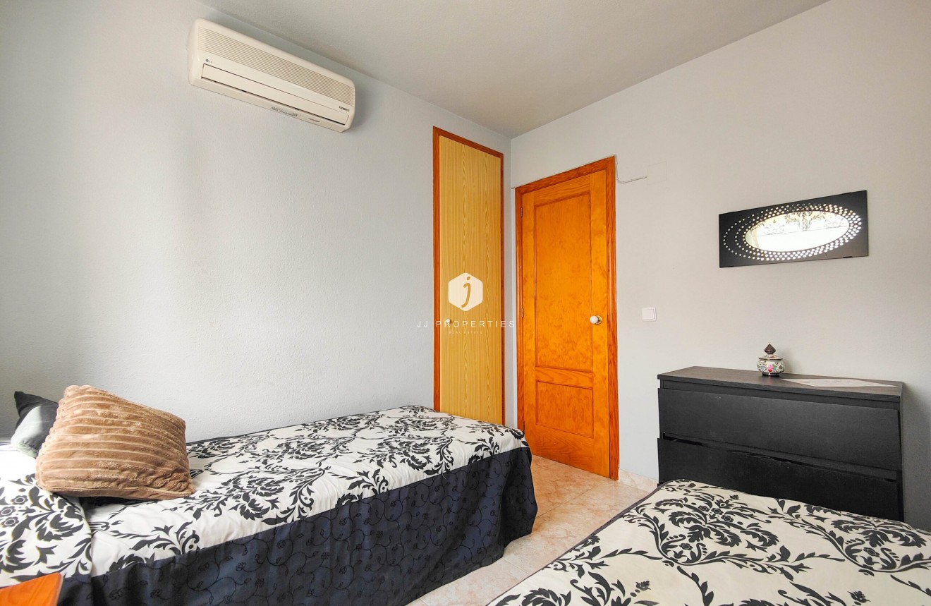 Resale - Chalet -
Orihuela Costa - Costa Blanca