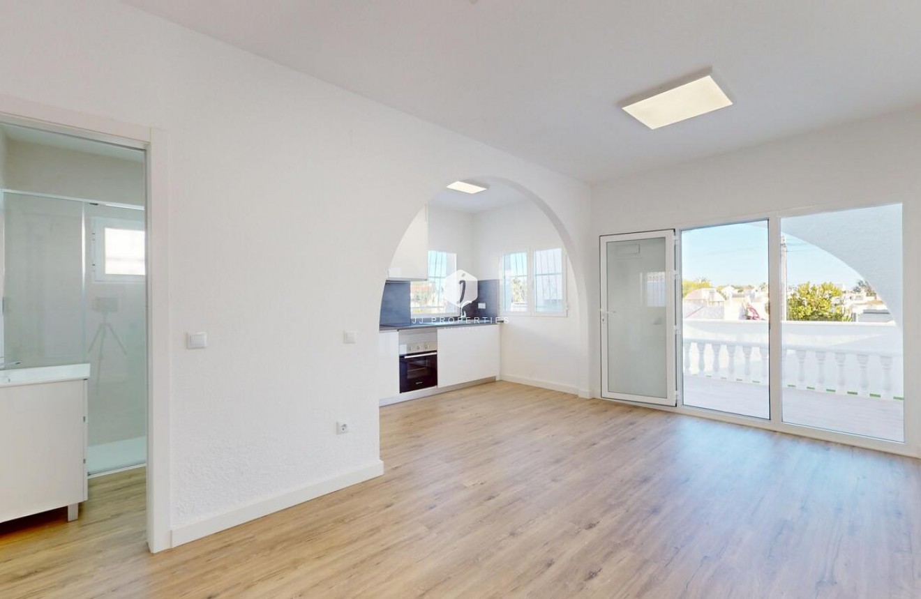 Resale - Chalet -
Orihuela Costa - Costa Blanca