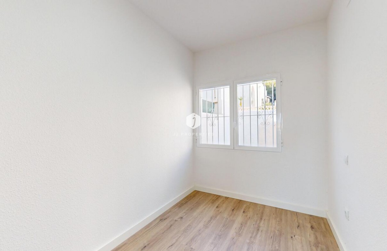 Resale - Chalet -
Orihuela Costa - Costa Blanca