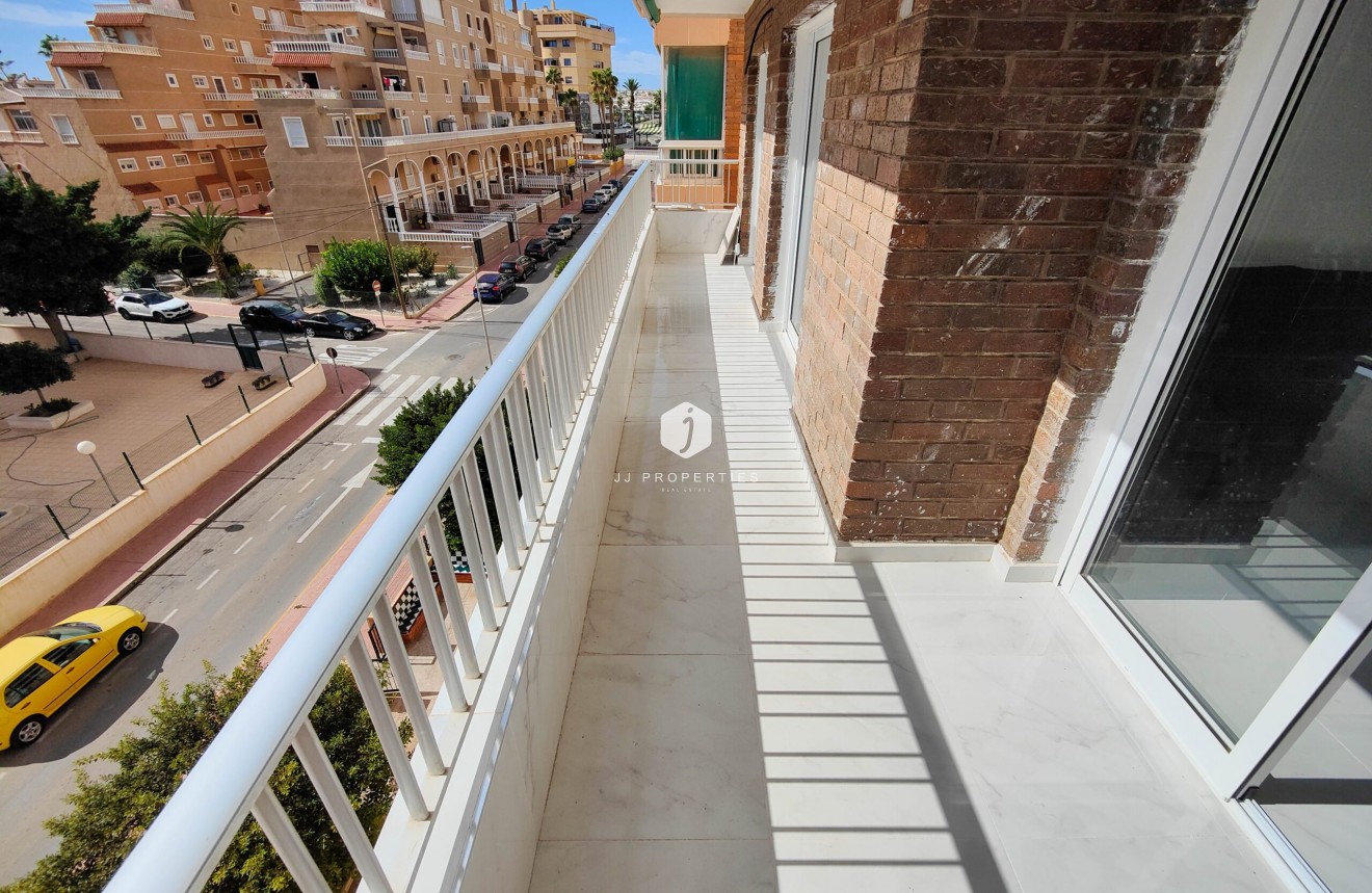 Resale - Apartment / flat -
Torrevieja - Costa Blanca