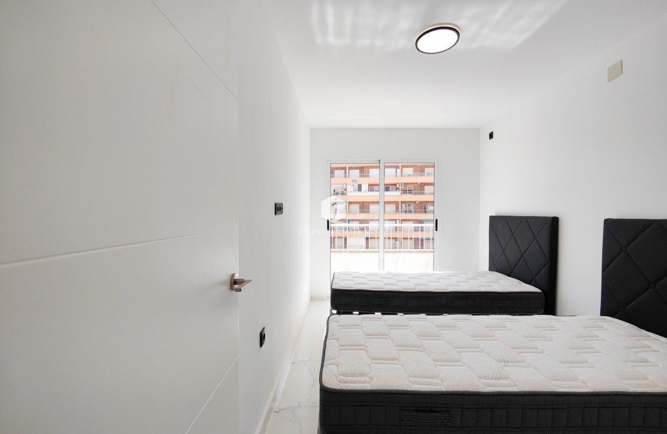 Resale - Apartment / flat -
Torrevieja - Costa Blanca