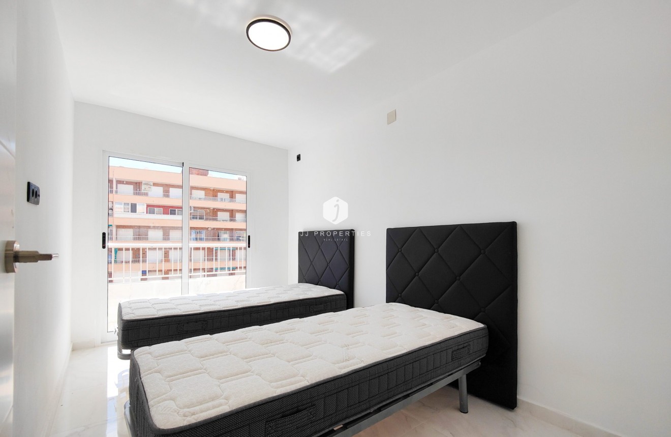 Resale - Apartment / flat -
Torrevieja - Costa Blanca