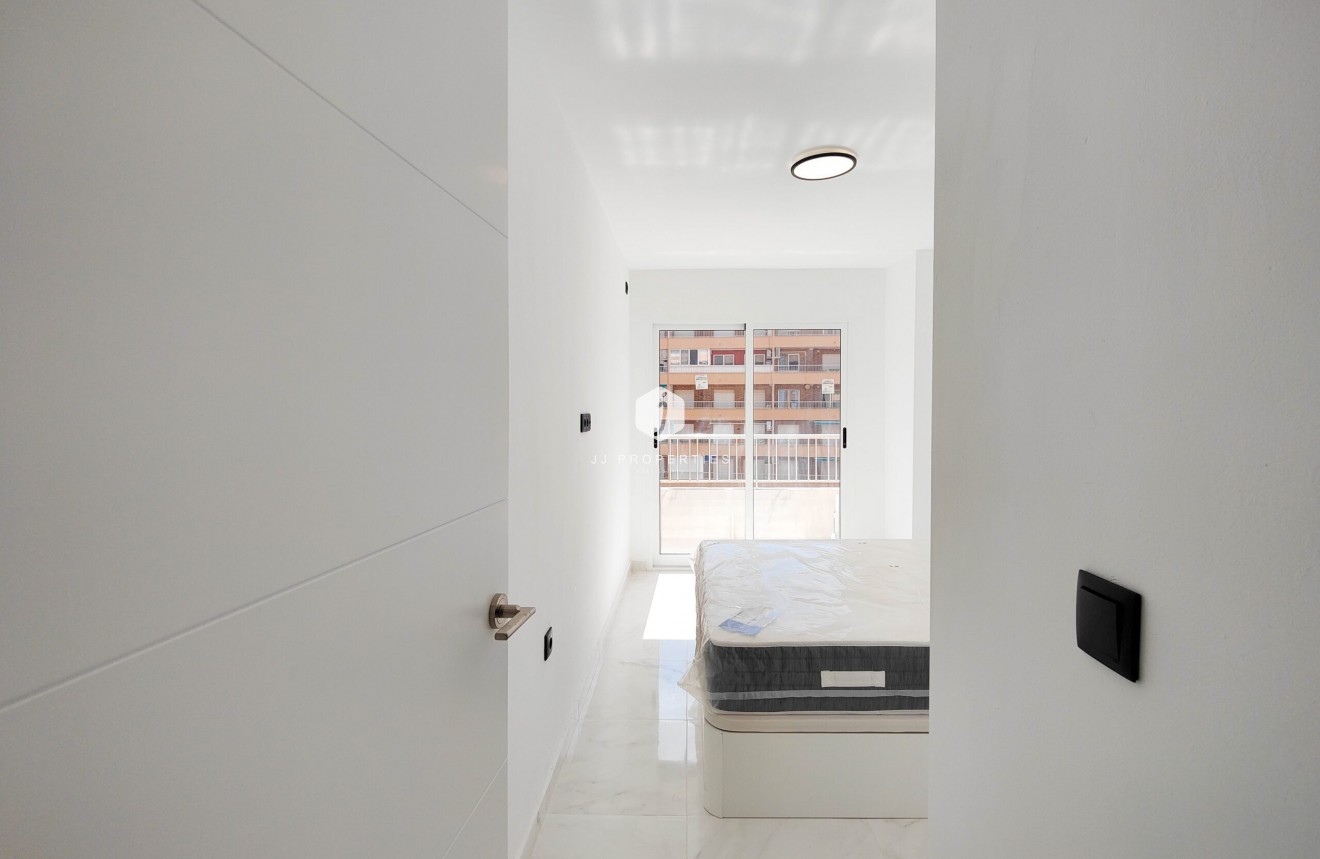 Resale - Apartment / flat -
Torrevieja - Costa Blanca