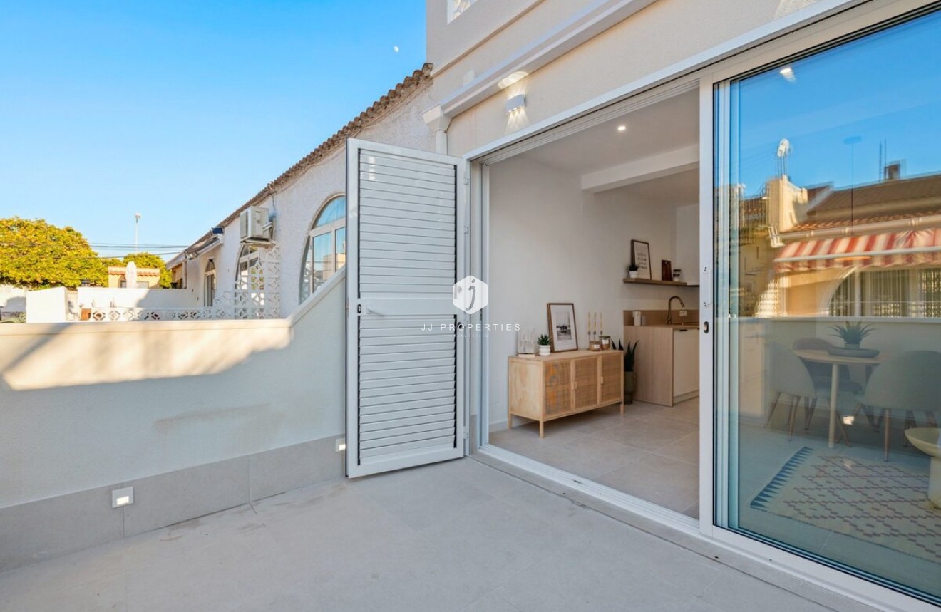 D'occasion - Chalet -
Torrevieja - Costa Blanca