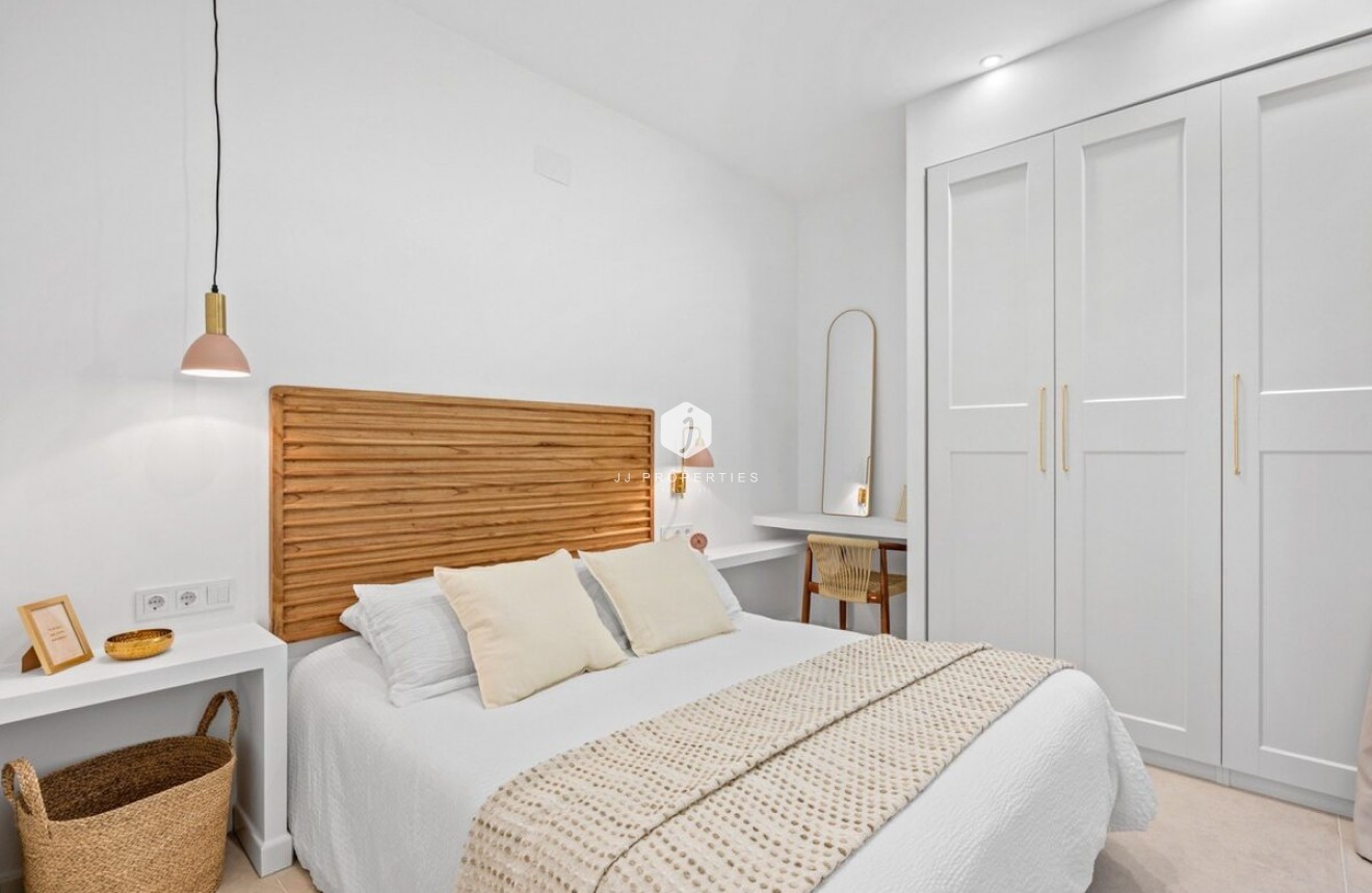 D'occasion - Chalet -
Torrevieja - Costa Blanca