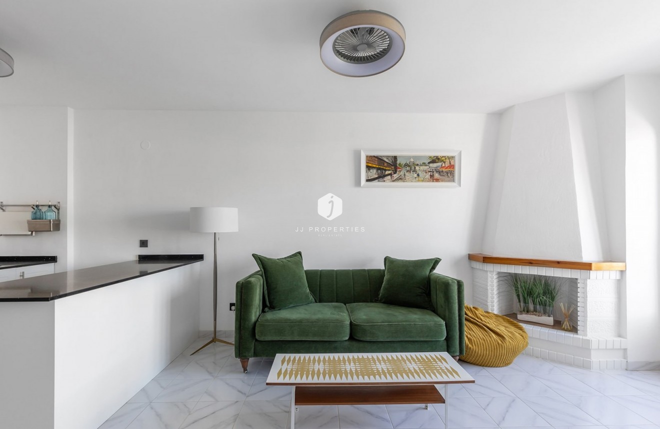 Resale - Apartment / flat -
La Mata - Costa Blanca