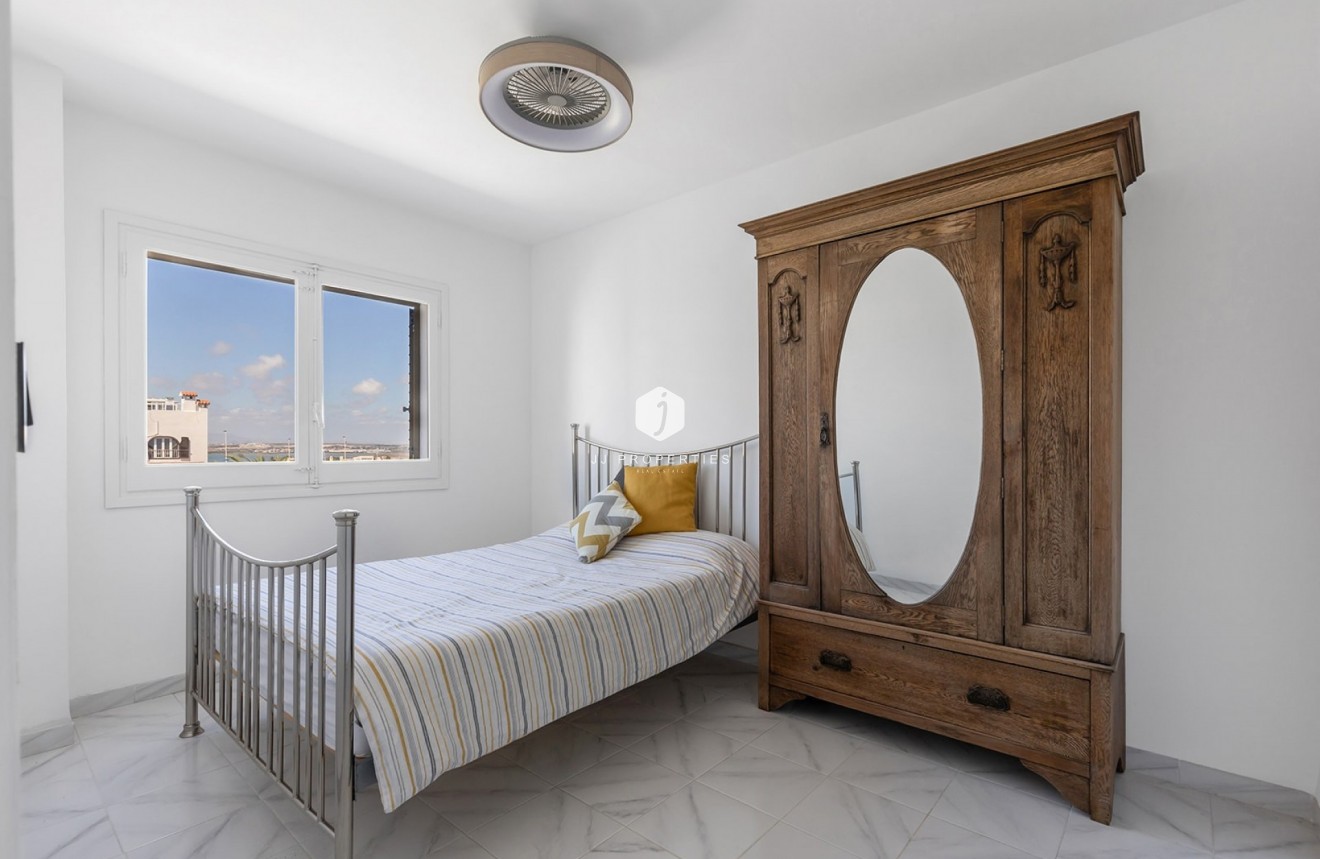 Resale - Apartment / flat -
La Mata - Costa Blanca