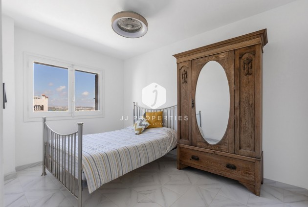 Resale - Apartment / flat -
La Mata - Costa Blanca