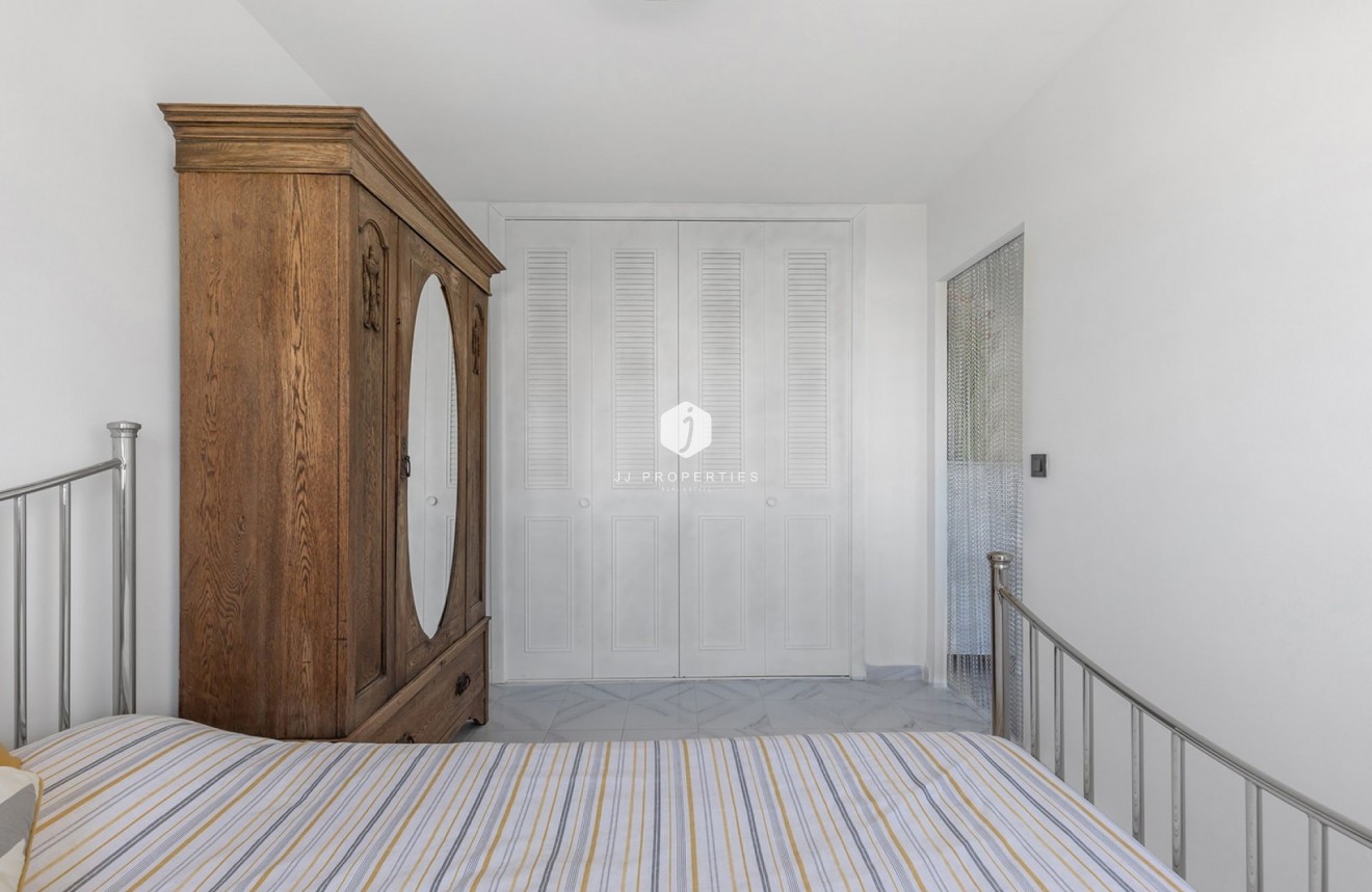 Resale - Apartment / flat -
La Mata - Costa Blanca