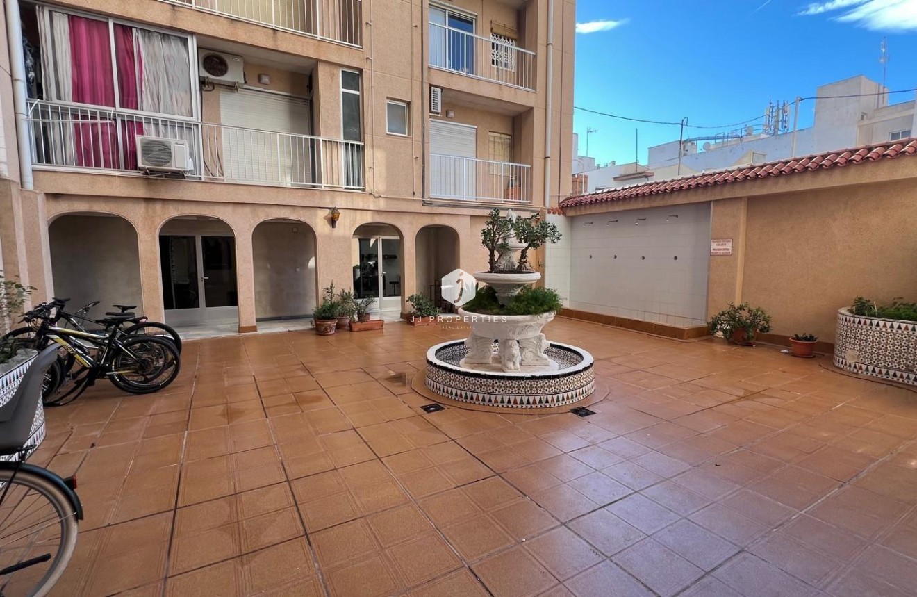 Resale - Apartment / flat -
Torrevieja - Los Frutales