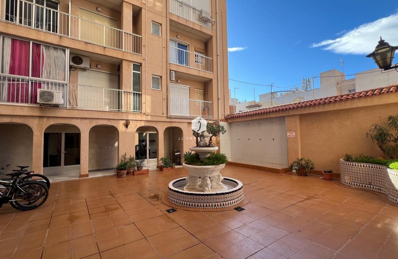 Resale - Apartment / flat -
Torrevieja - Los Frutales