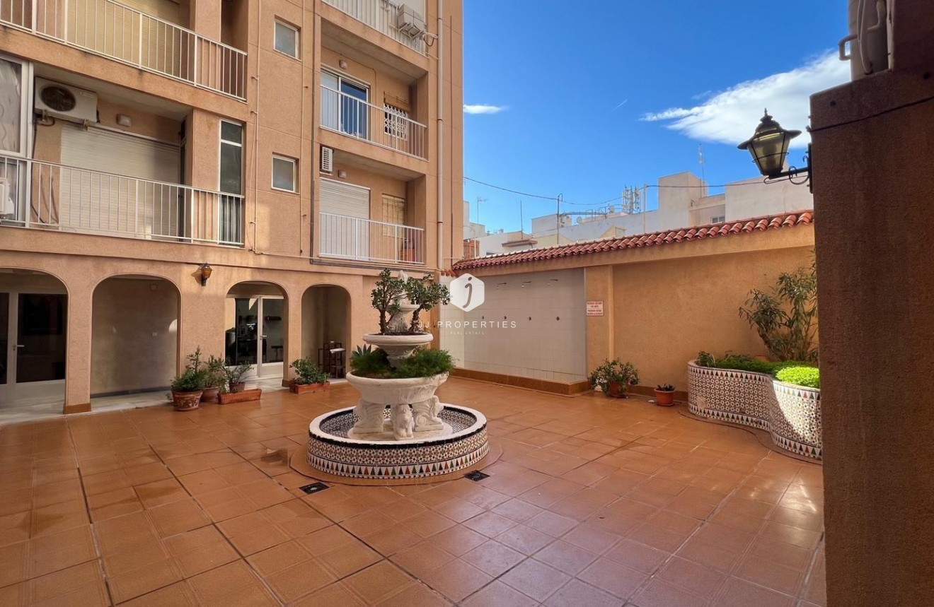 Resale - Apartment / flat -
Torrevieja - Los Frutales