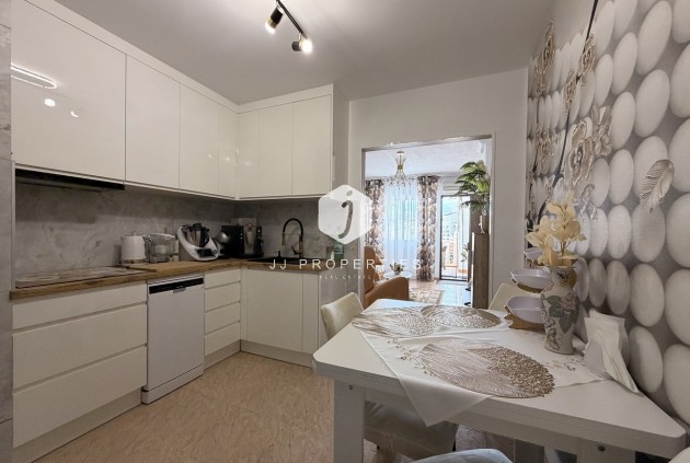 D'occasion - Appartement -
Torrevieja - Urb. Calas Blancas III