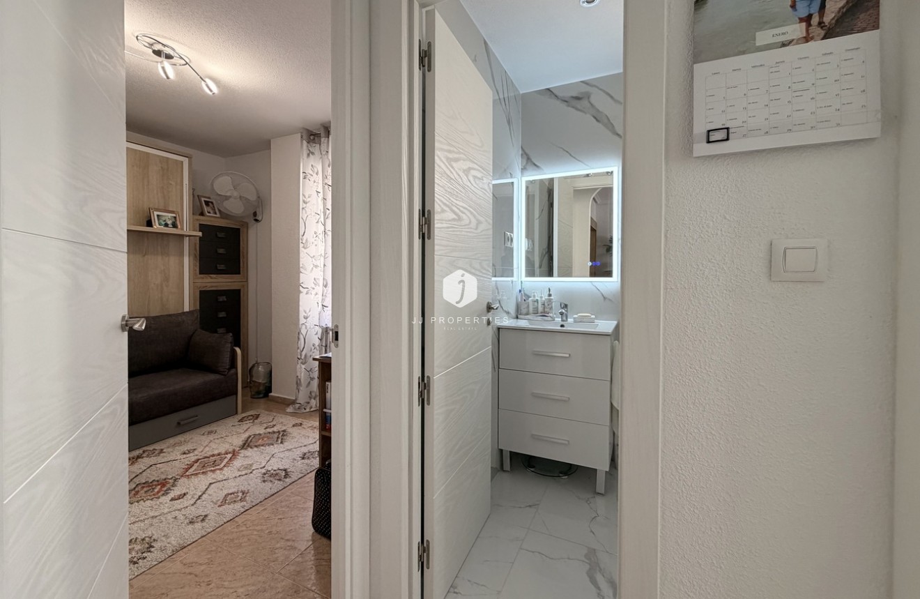 D'occasion - Appartement -
Torrevieja - Urb. Calas Blancas III