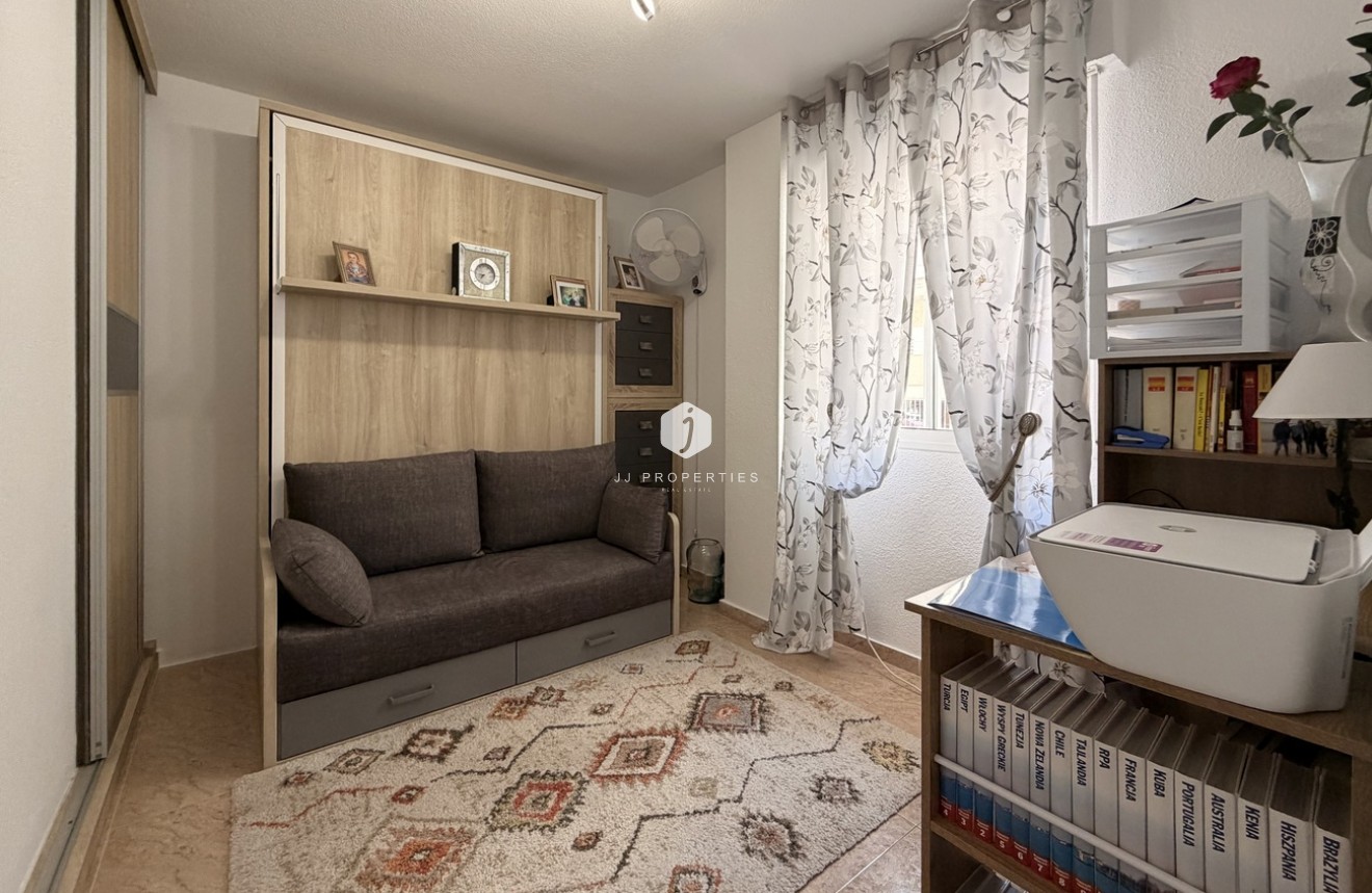 D'occasion - Appartement -
Torrevieja - Urb. Calas Blancas III