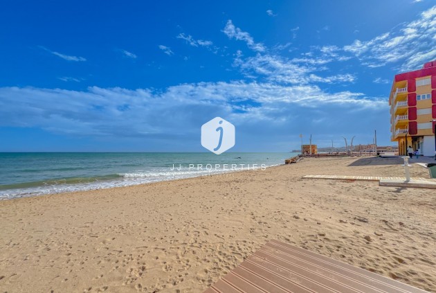 D'occasion - Appartement -
Torrevieja - La Mata Pueblo