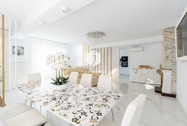 Segunda mano - Chalet -
Torrevieja - Punta prima