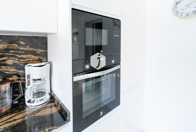 Segunda mano - Chalet -
Torrevieja - Punta prima