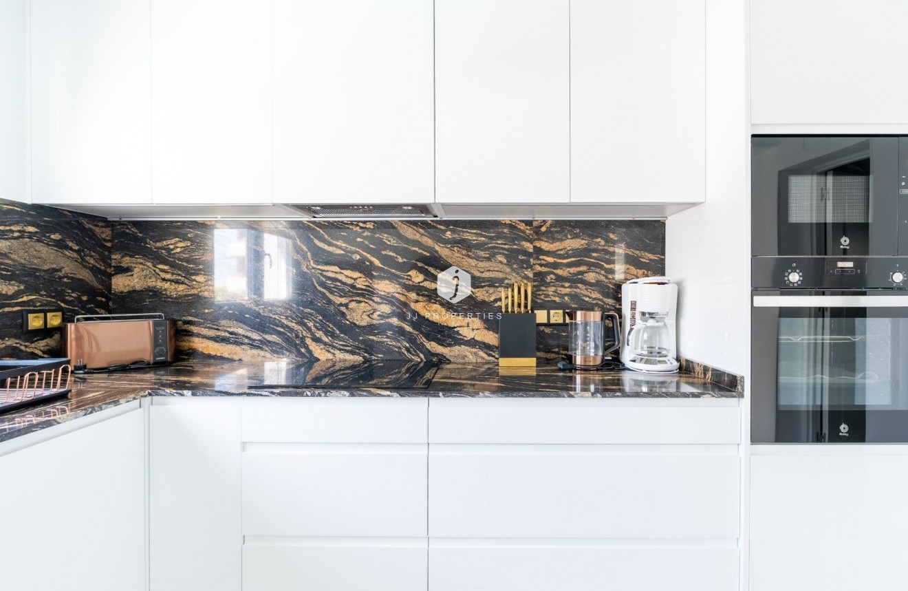 Segunda mano - Chalet -
Torrevieja - Punta prima