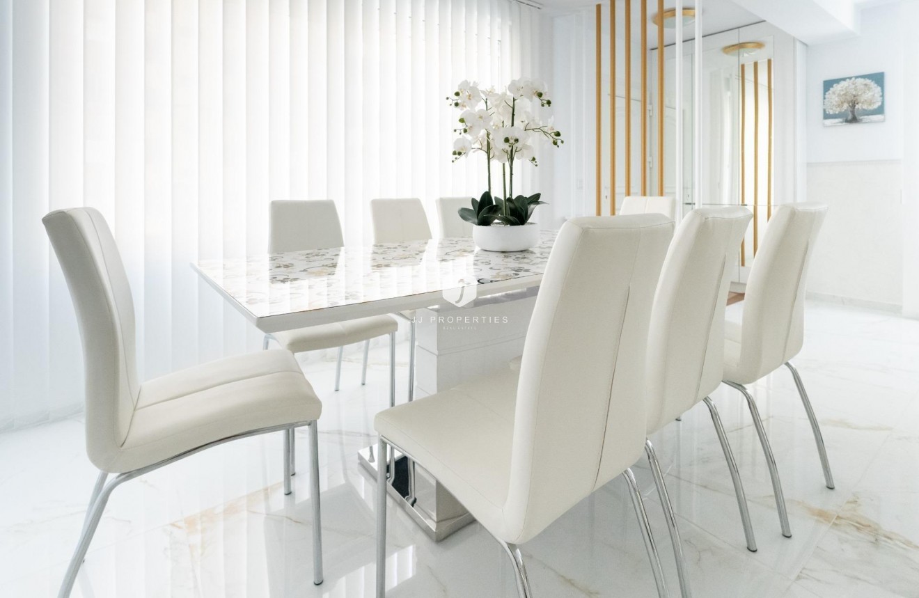 Segunda mano - Chalet -
Torrevieja - Punta prima