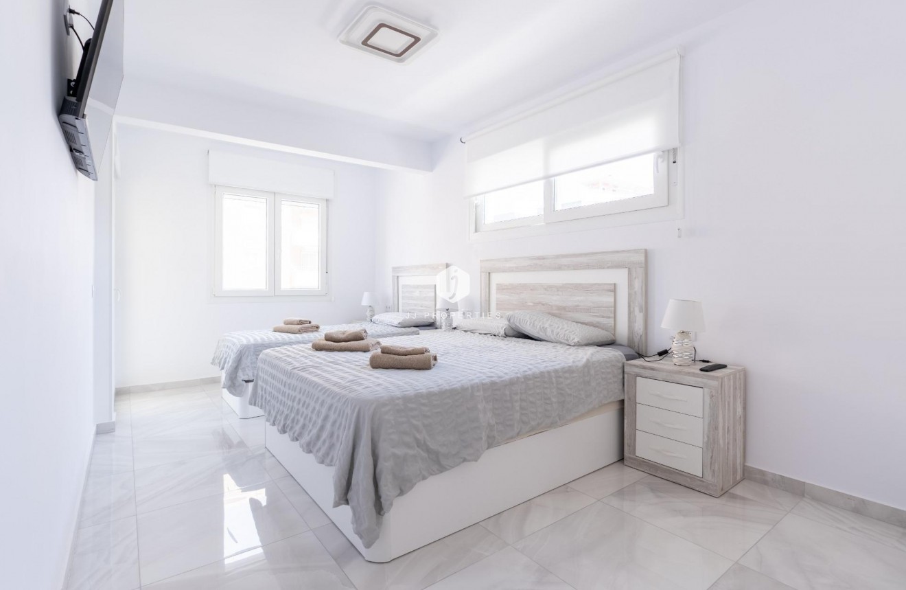 Segunda mano - Chalet -
Torrevieja - Punta prima