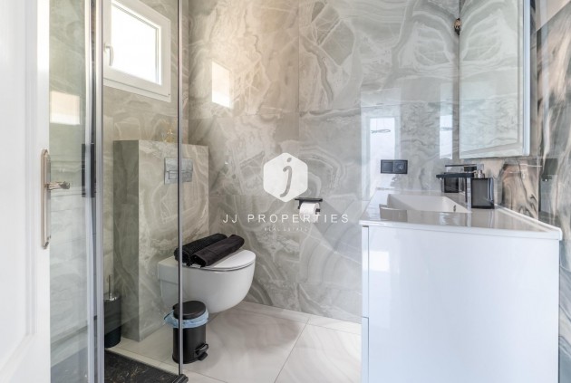 Segunda mano - Chalet -
Torrevieja - Punta prima