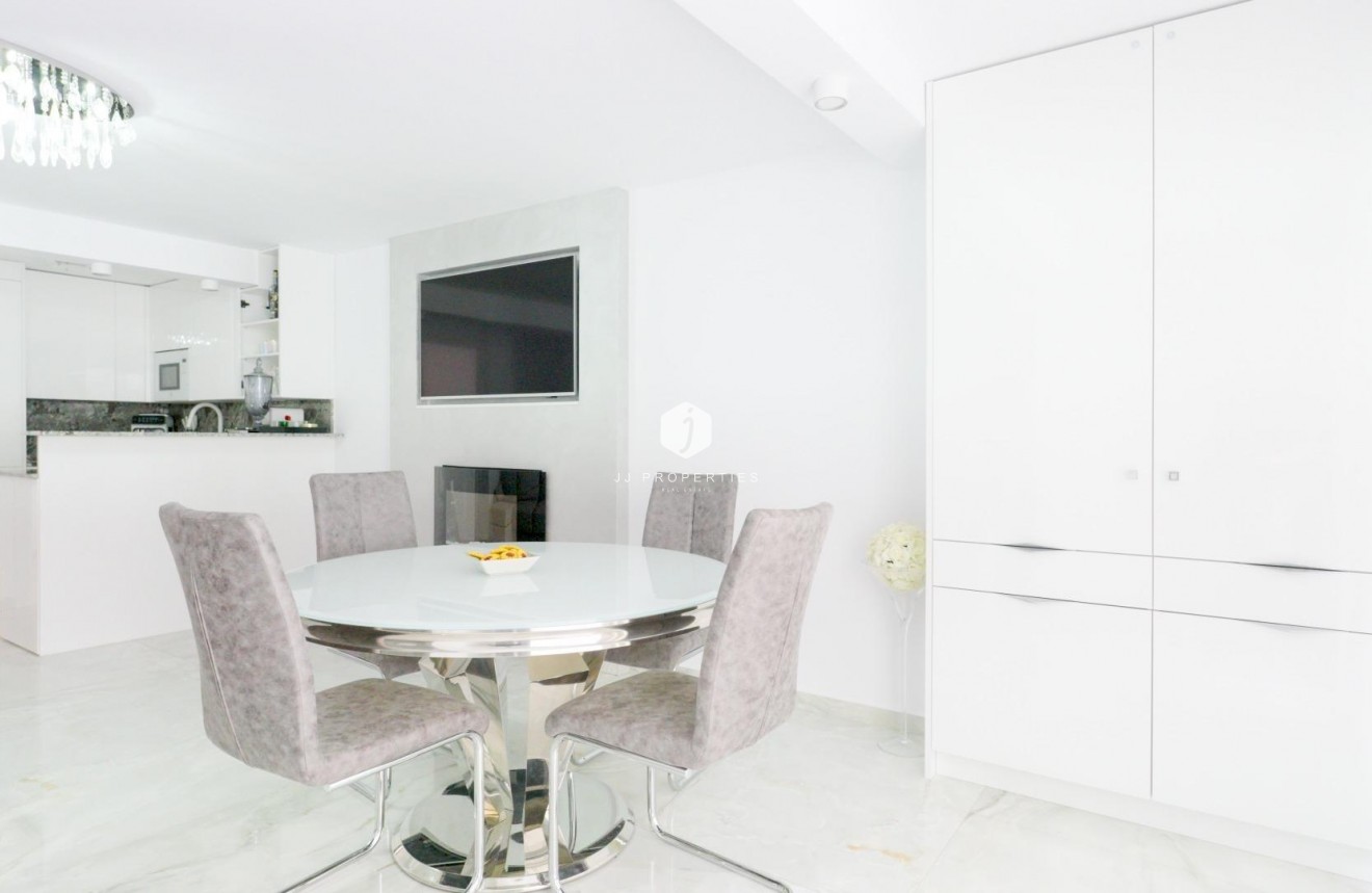 Segunda mano - Chalet -
Torrevieja - Punta prima