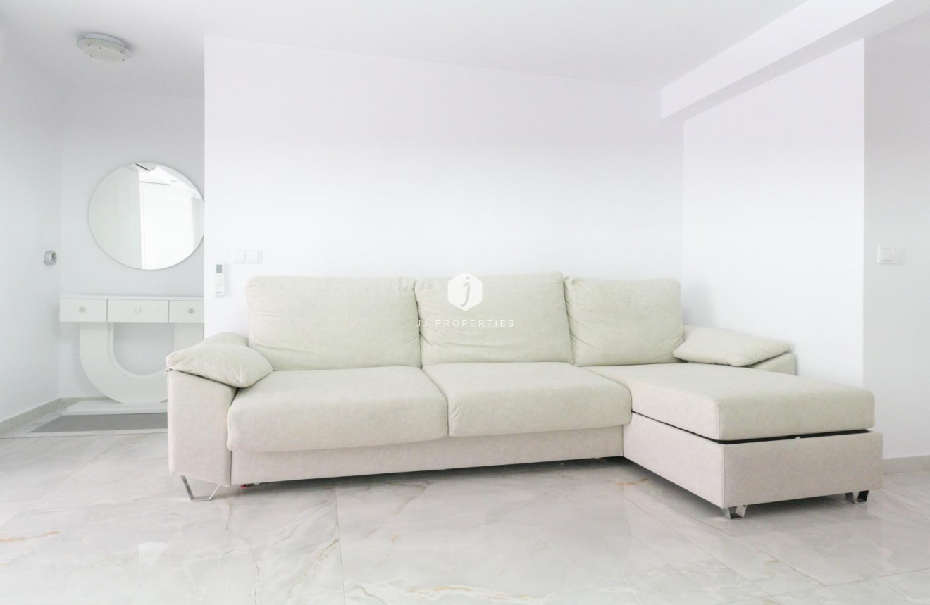 Segunda mano - Chalet -
Torrevieja - Punta prima