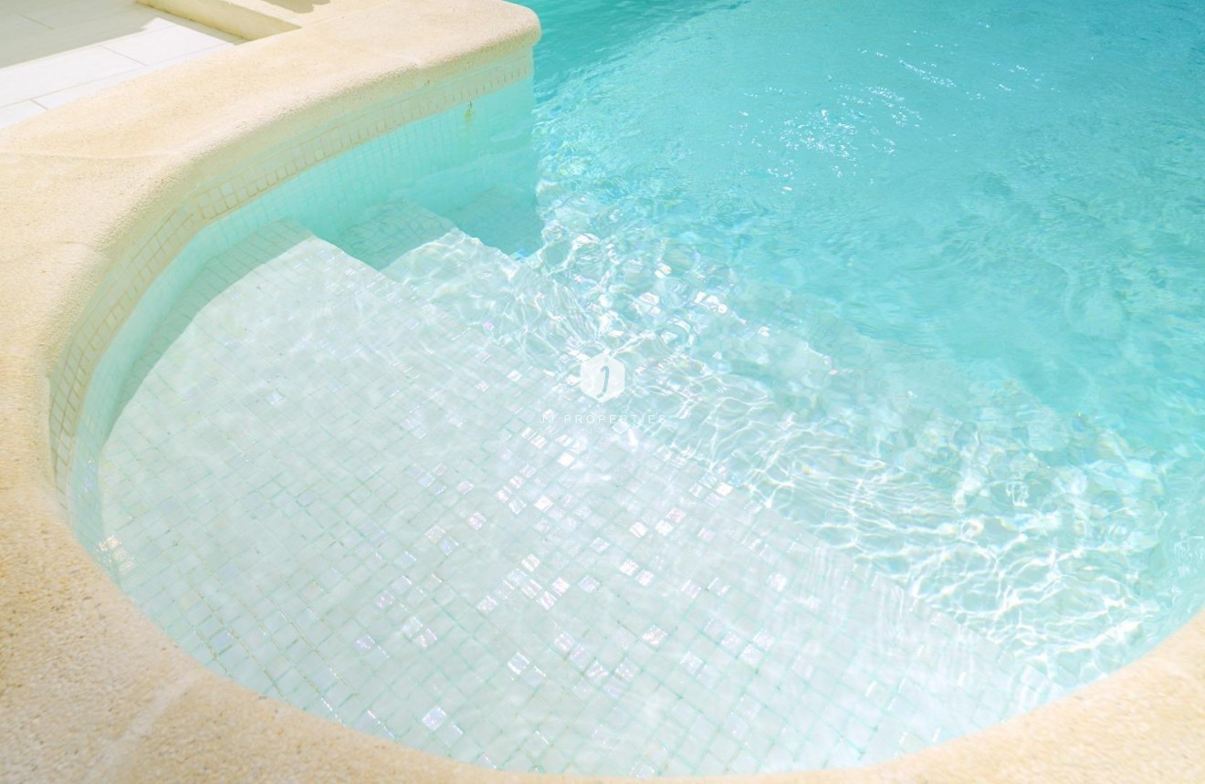 Segunda mano - Chalet -
Torrevieja - Punta prima