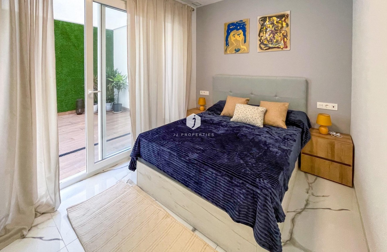 Resale - Apartment / flat -
Torrevieja - Playa del Cura