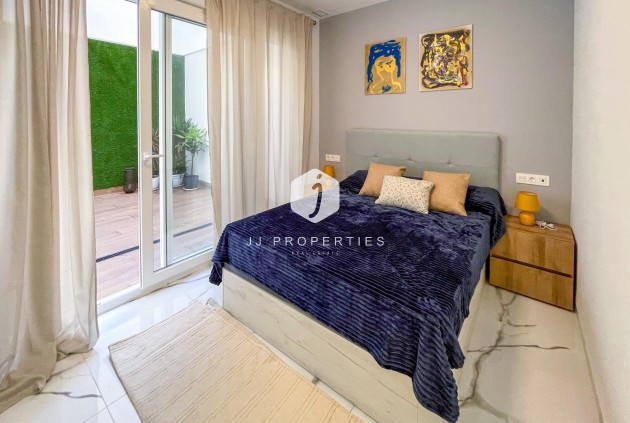 Resale - Apartment / flat -
Torrevieja - Playa del Cura