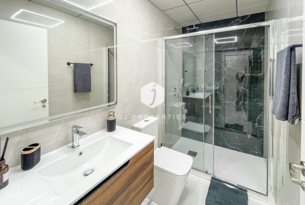 Resale - Apartment / flat -
Torrevieja - Playa del Cura