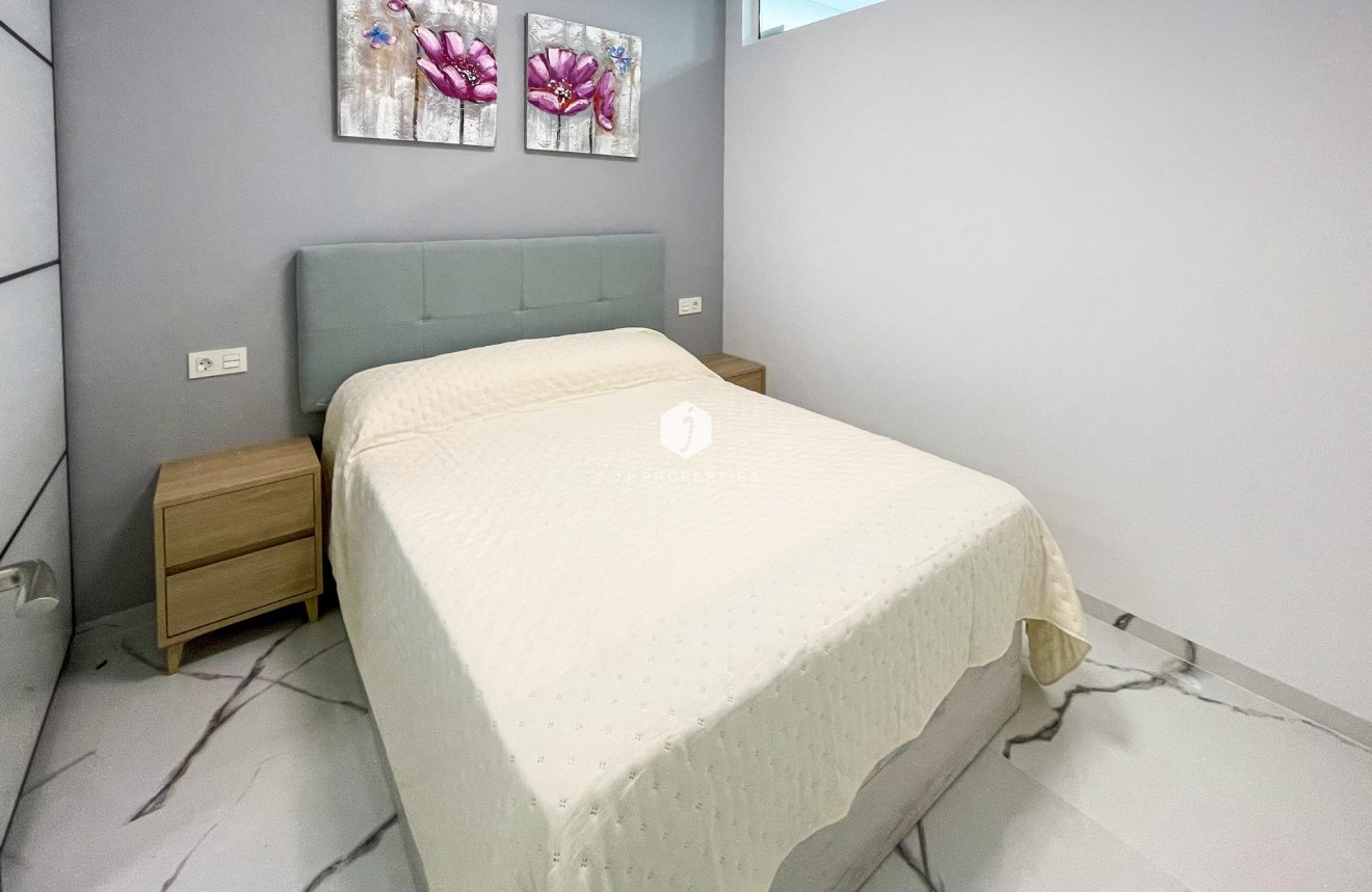 Resale - Apartment / flat -
Torrevieja - Playa del Cura