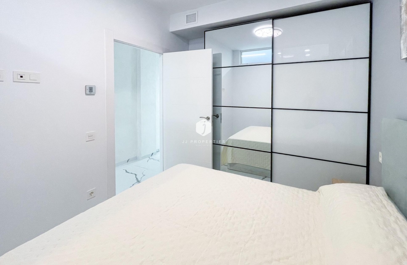 Resale - Apartment / flat -
Torrevieja - Playa del Cura