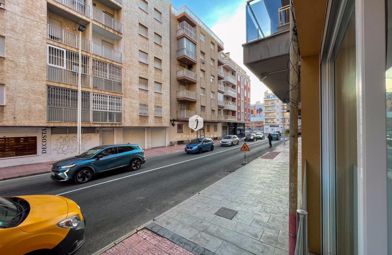 Resale - Apartment / flat -
Torrevieja - Playa del Cura