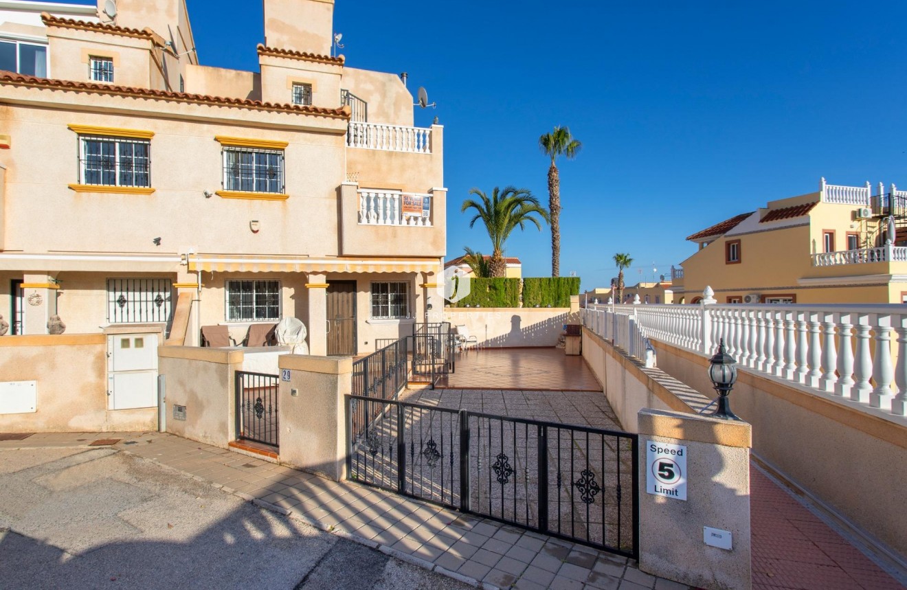 Resale - Chalet -
Orihuela Costa - Las Filipinas